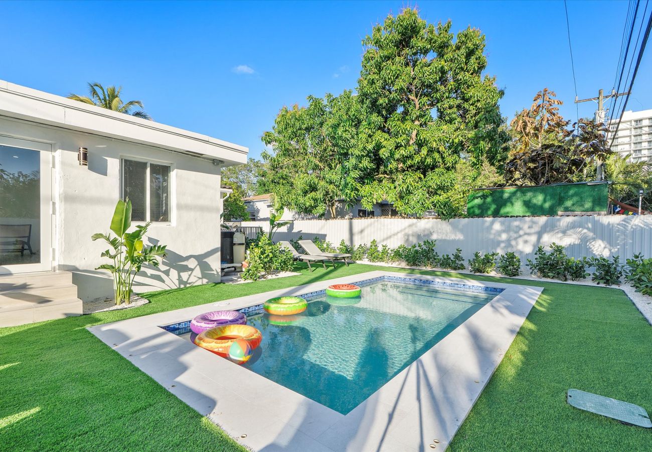 Casa en Miami - The Group Poolside Miami Heaven House