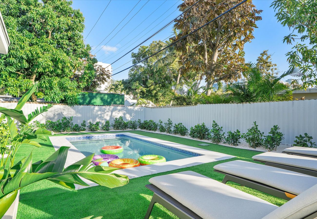 Casa en Miami - The Group Poolside Miami Heaven House