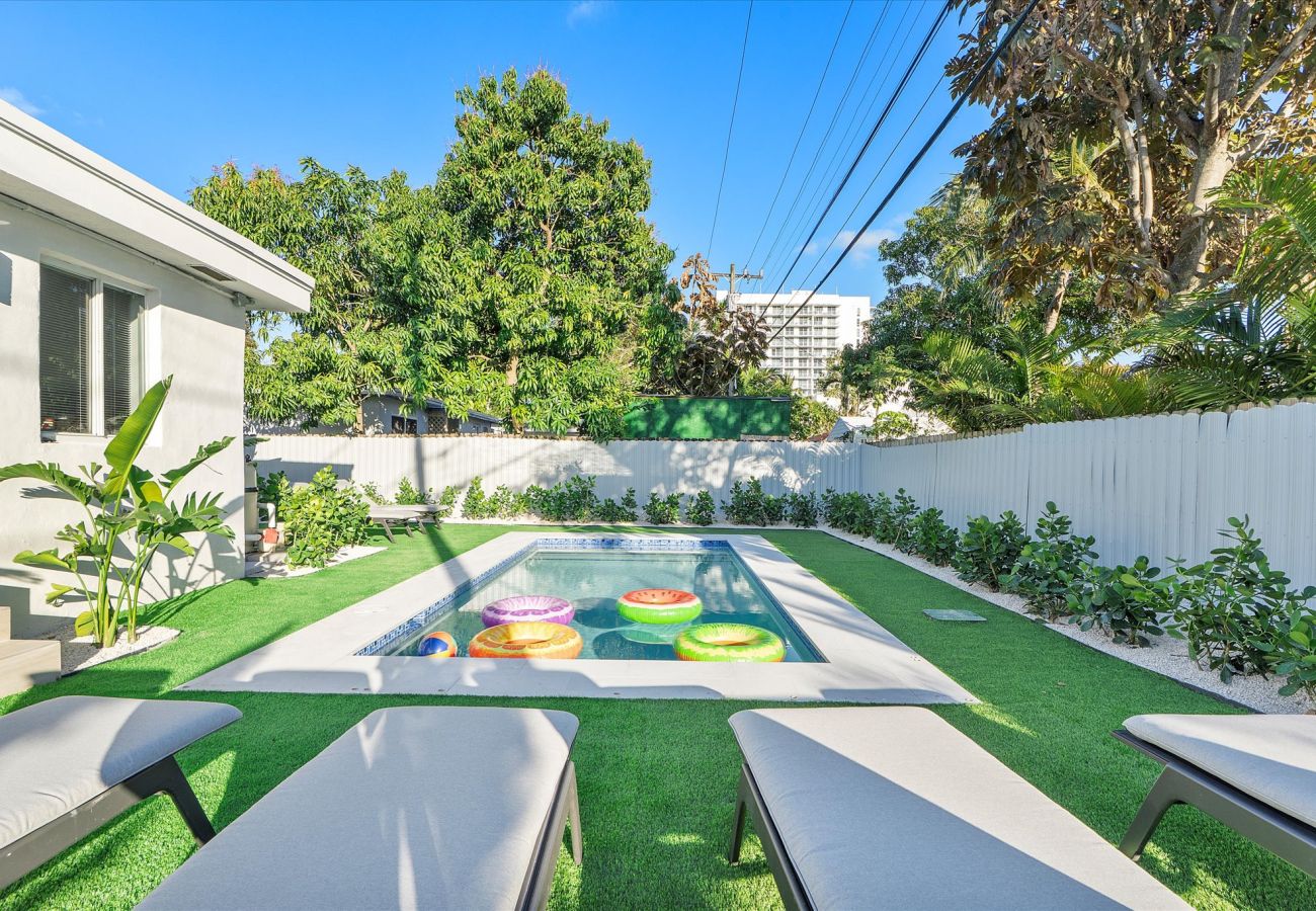 Casa en Miami - The Group Poolside Miami Heaven House
