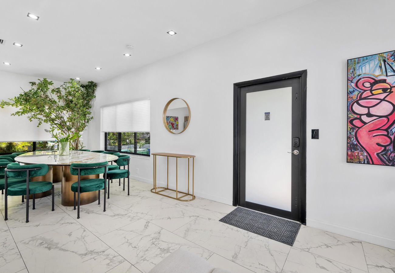 Casa en Miami - Vibrant Modern Miami Gateway / 14  Guests
