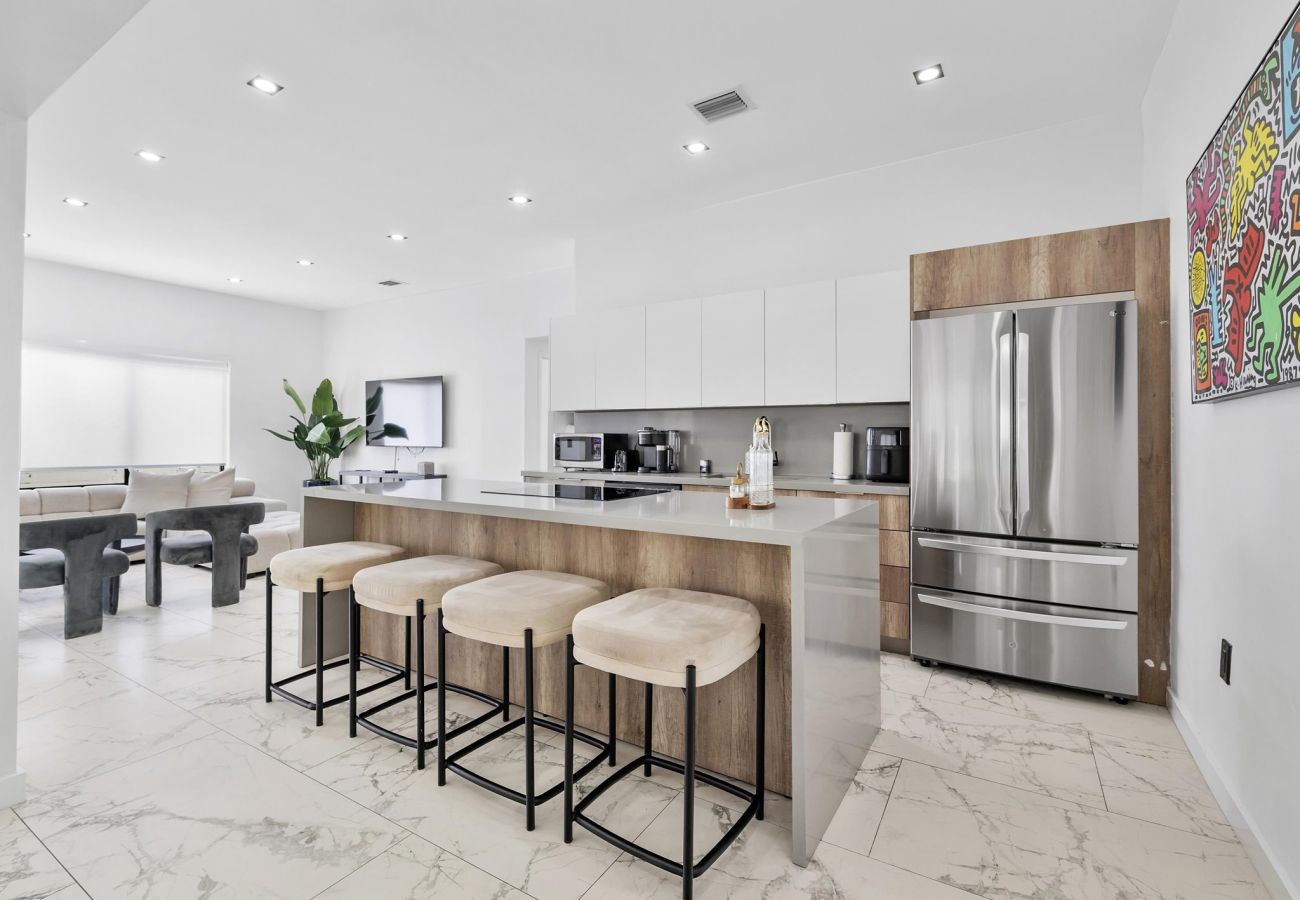 Casa en Miami - Vibrant Modern Miami Gateway / 14  Guests