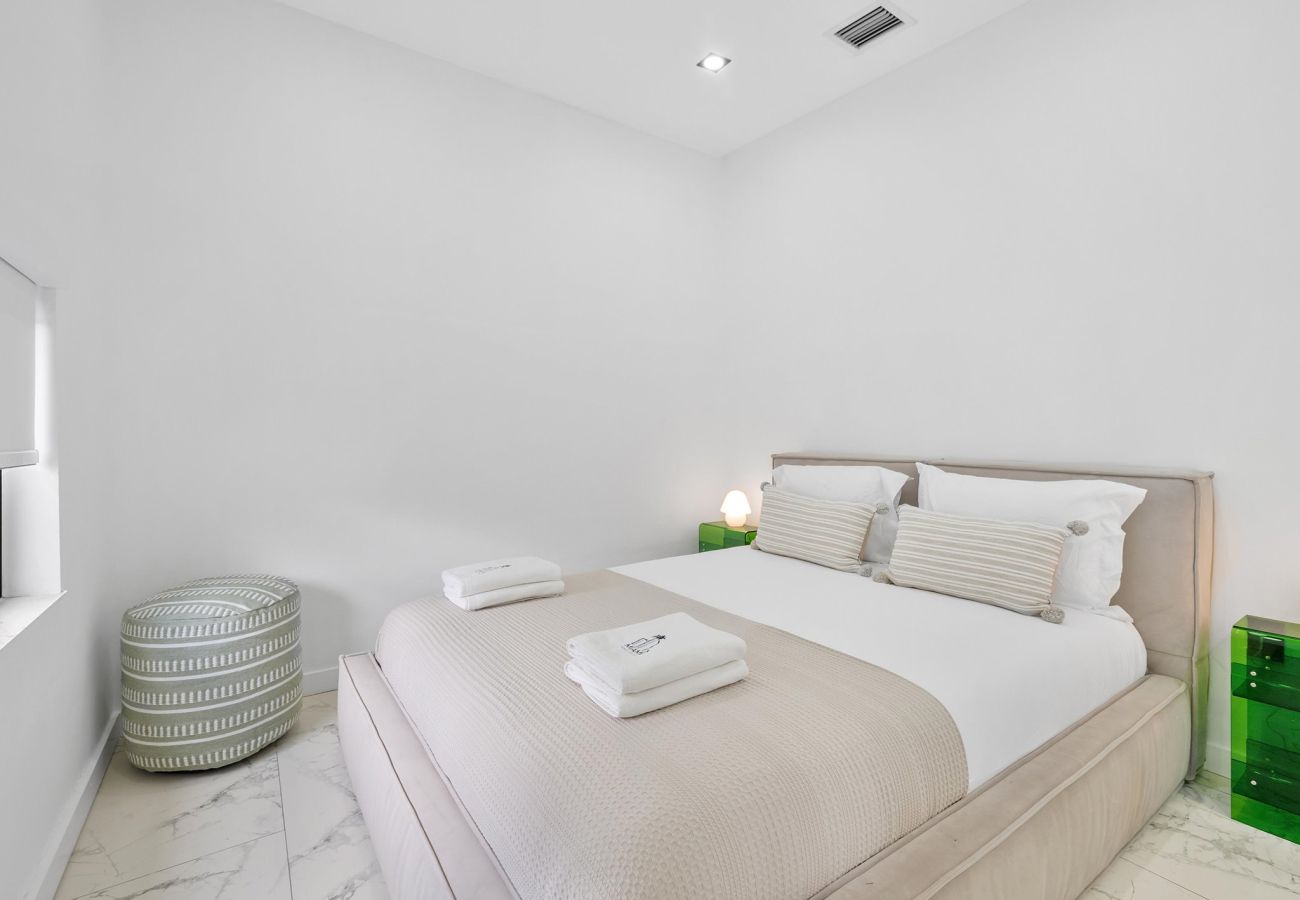 Casa en Miami - Vibrant Modern Miami Gateway / 14  Guests