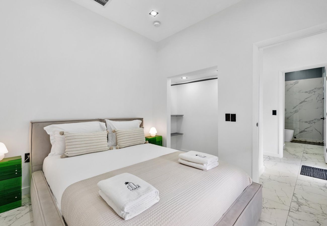 Casa en Miami - Vibrant Modern Miami Gateway / 14  Guests