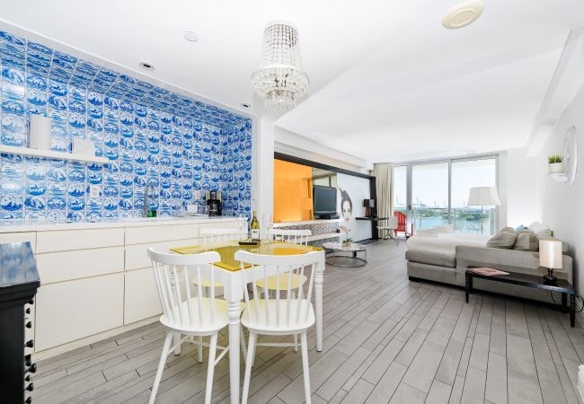 Apartment in Miami Beach - Outstanding 1BR Suite Pool & Bay View Apartment in Miami Beach - Outstanding 1BR Suite Pool & Bay View