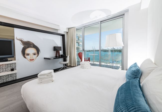 Apartment in Miami Beach - Outstanding 1BR Suite Pool & Bay View Apartment in Miami Beach - Outstanding 1BR Suite Pool & Bay View