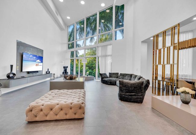  in Miami Beach - Luxurious 5 Story Townhouse in South Beach