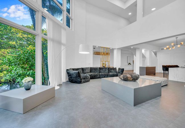 House in Miami Beach - Luxurious 5 Story Townhouse in South Beach