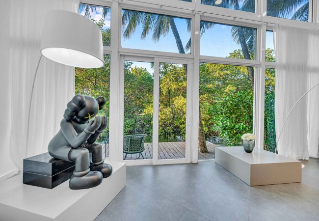 House in Miami Beach - Luxurious 5 Story Townhouse in South Beach