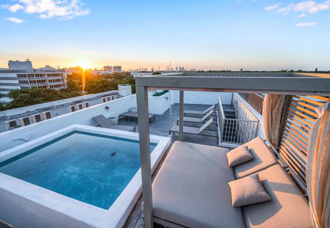 House in Miami Beach - Luxurious 5 Story Townhouse in South Beach
