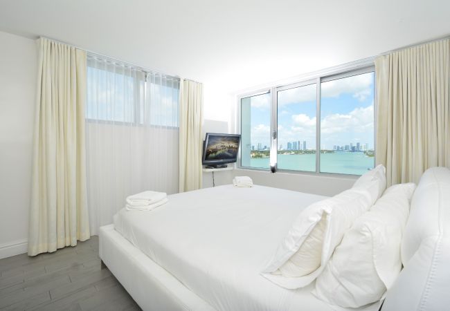 Apartment in Miami Beach - Grand 3-Room Suite Sunset Bay View Apartment in Miami Beach - Grand 3-Room Suite Sunset Bay View