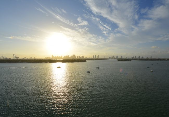 Apartment in Miami Beach - Grand 3-Room Suite Sunset Bay View Apartment in Miami Beach - Grand 3-Room Suite Sunset Bay View