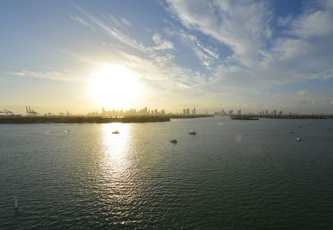 Apartment in Miami Beach - Grand 3-Room Suite Sunset Bay View