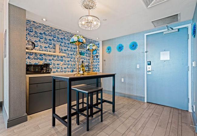 Apartment in Miami Beach - Brilliant 1BR Suite w Bay View 5*