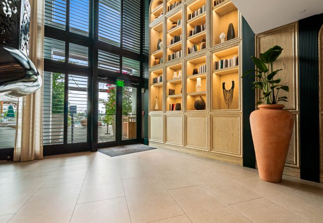 Apartment in Miami Beach - Brilliant 1BR Suite w Bay View 5*