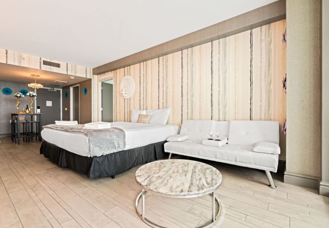 Apartment in Miami Beach - Brilliant 1BR Suite w Bay View 5*