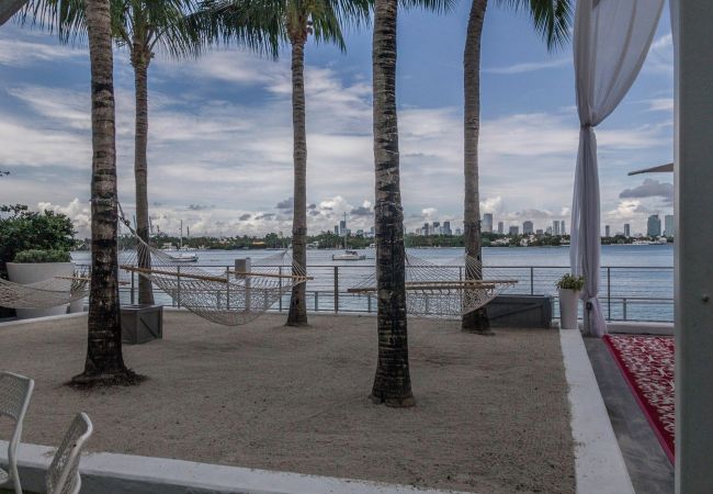 Apartment in Miami Beach - Brilliant 1BR Suite w Bay View 5*