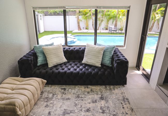 House in Miami - Gorgeous 4BR House with Pool Sunset Views