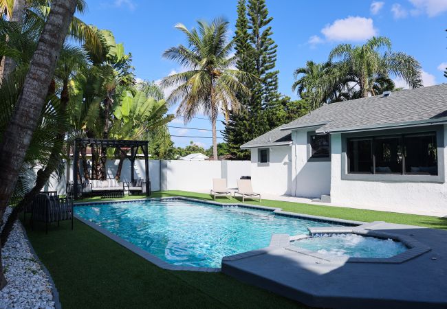 House in Miami - Gorgeous 4BR House with Pool Sunset Views