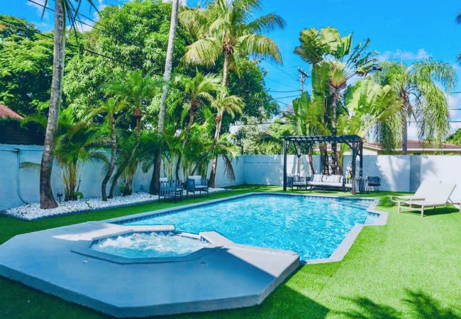 in Miami - Gorgeous 4BR House with Pool Sunset Views