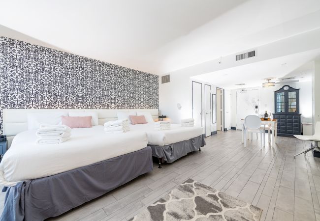Studio in Miami Beach - Fantastic Studio w Pool South Beach 5* Hotel Studio in Miami Beach - Fantastic Studio w Pool South Beach 5* Hotel