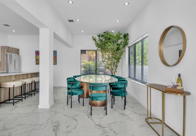 House in Miami - Vibrant Home in Perfect Location 16 Guests House in Miami - Vibrant Home in Perfect Location 16 Guests