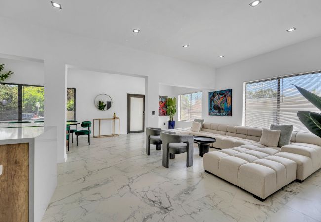 House in Miami - Vibrant Home in Perfect Location 16 Guests