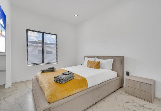 House in Miami - Vibrant Home in Perfect Location 16 Guests House in Miami - Vibrant Home in Perfect Location 16 Guests