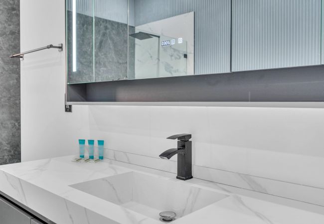 House in Miami - Vibrant Home in Perfect Location 16 Guests House in Miami - Vibrant Home in Perfect Location 16 Guests