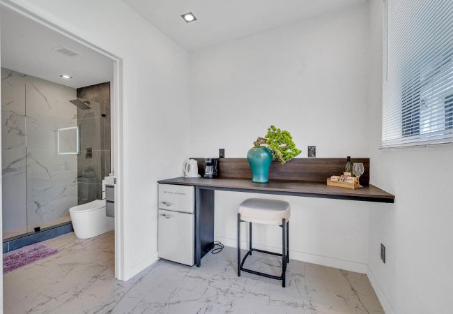 House in Miami - Vibrant Home in Perfect Location 16 Guests House in Miami - Vibrant Home in Perfect Location 16 Guests