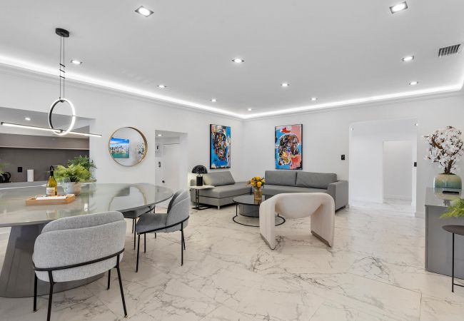 House in Miami - Beautiful Miami Home w Pool Central Location 10ppl House in Miami - Beautiful Miami Home w Pool Central Location 10ppl