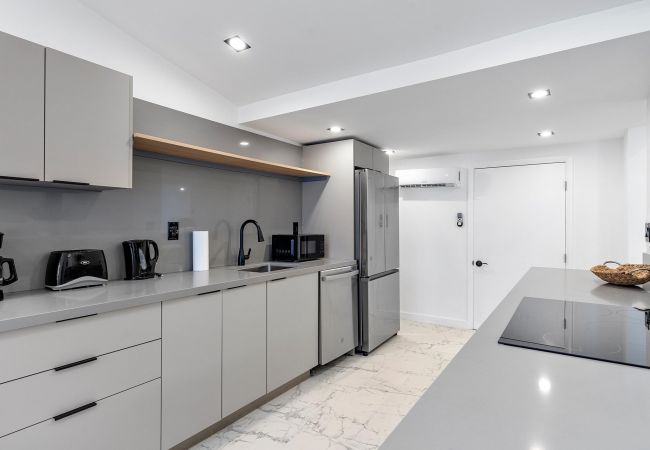 House in Miami - Beautiful Miami Home w Pool Central Location 10ppl House in Miami - Beautiful Miami Home w Pool Central Location 10ppl