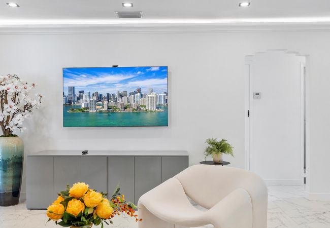 House in Miami - Beautiful Miami Home w Pool Central Location 10ppl House in Miami - Beautiful Miami Home w Pool Central Location 10ppl