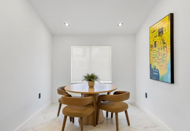 House in Miami - Beautiful Miami Home w Pool Central Location 10ppl House in Miami - Beautiful Miami Home w Pool Central Location 10ppl
