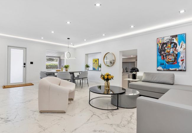 House in Miami - Beautiful Miami Home w Pool Central Location 10ppl House in Miami - Beautiful Miami Home w Pool Central Location 10ppl