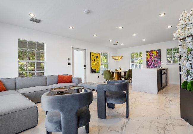 House in Miami - Delightful 3BR Home in Design District 7 Guests