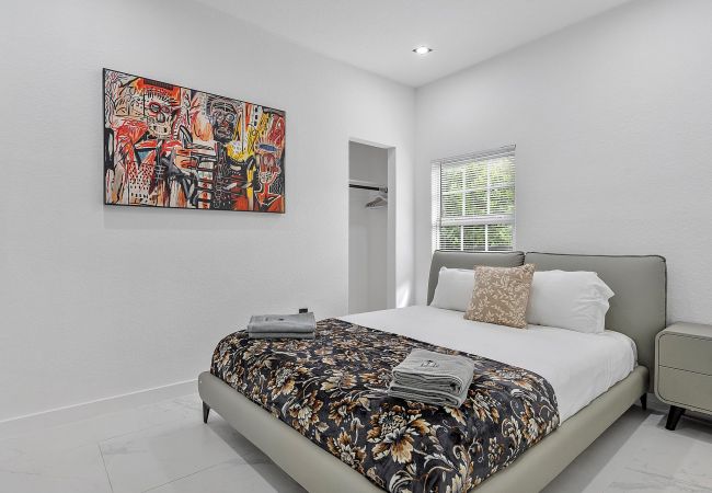 House in Miami - GREAT 4BR HOUSE W POOL-CENTRAL LOCATION-10PPL House in Miami - GREAT 4BR HOUSE W POOL-CENTRAL LOCATION-10PPL