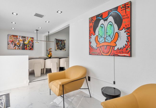 House in Miami - GREAT 4BR HOUSE W POOL-CENTRAL LOCATION-10PPL House in Miami - GREAT 4BR HOUSE W POOL-CENTRAL LOCATION-10PPL