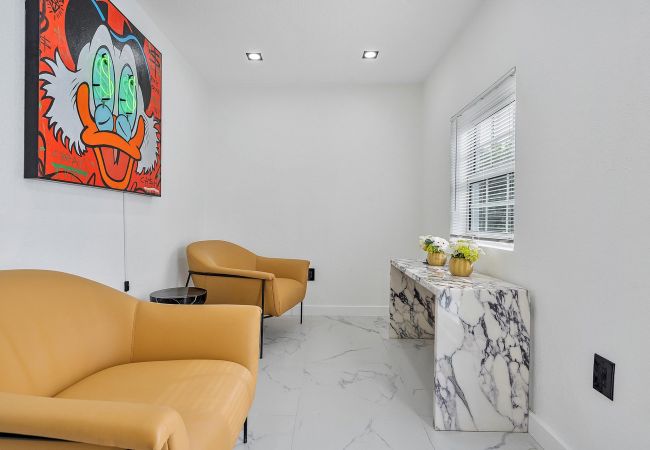 House in Miami - GREAT 4BR HOUSE W POOL-CENTRAL LOCATION-10PPL House in Miami - GREAT 4BR HOUSE W POOL-CENTRAL LOCATION-10PPL