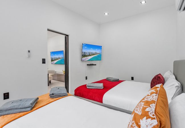 House in Miami - GREAT 4BR HOUSE W POOL-CENTRAL LOCATION-10PPL House in Miami - GREAT 4BR HOUSE W POOL-CENTRAL LOCATION-10PPL