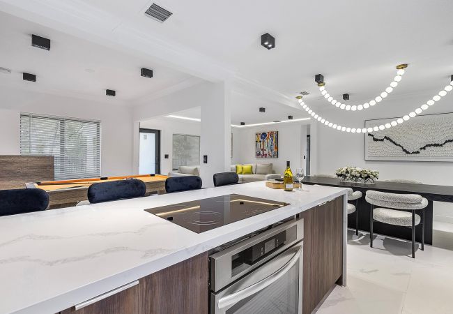 House in Miami - MAGNIFICENT HOUSE 5BR W POOL  12PPL PRIME LOCATION House in Miami - MAGNIFICENT HOUSE 5BR W POOL  12PPL PRIME LOCATION