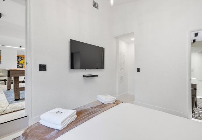 House in Miami - MAGNIFICENT HOUSE 5BR W POOL  12PPL PRIME LOCATION House in Miami - MAGNIFICENT HOUSE 5BR W POOL  12PPL PRIME LOCATION