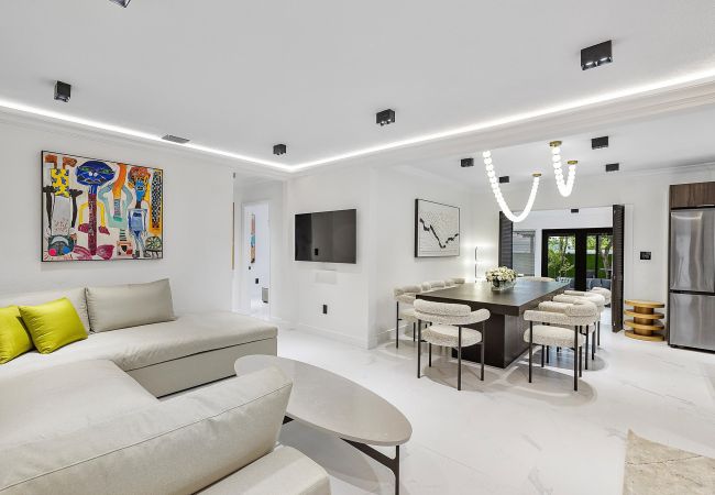 House in Miami - MAGNIFICENT HOUSE 5BR W POOL  12PPL PRIME LOCATION House in Miami - MAGNIFICENT HOUSE 5BR W POOL  12PPL PRIME LOCATION