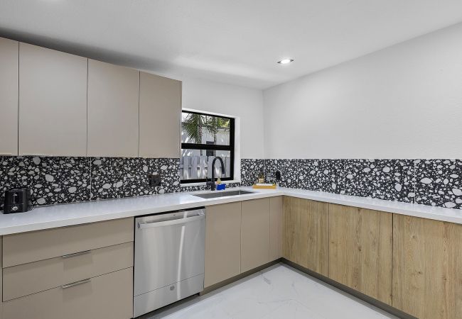 House in Miami - EXTRAORDINARY HOUSE 4BR DESIGN DISTRICT House in Miami - EXTRAORDINARY HOUSE 4BR DESIGN DISTRICT