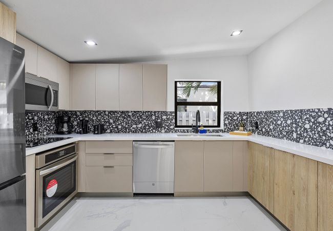 House in Miami - EXTRAORDINARY HOUSE 4BR DESIGN DISTRICT House in Miami - EXTRAORDINARY HOUSE 4BR DESIGN DISTRICT