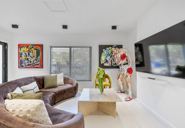 House in Miami - EXTRAORDINARY HOUSE 4BR DESIGN DISTRICT House in Miami - EXTRAORDINARY HOUSE 4BR DESIGN DISTRICT