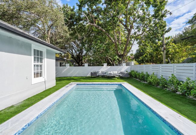 House in Miami - MODERN DESIGN DISTRICT HOUSE 7 GUESTS WITH POOL House in Miami - MODERN DESIGN DISTRICT HOUSE 7 GUESTS WITH POOL