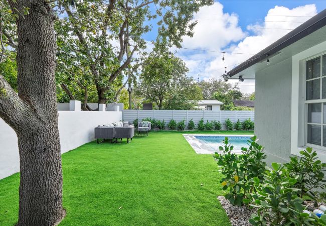 House in Miami - MODERN DESIGN DISTRICT HOUSE 7 GUESTS WITH POOL House in Miami - MODERN DESIGN DISTRICT HOUSE 7 GUESTS WITH POOL