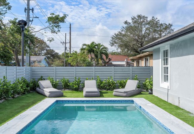House in Miami - MODERN DESIGN DISTRICT HOUSE 7 GUESTS WITH POOL House in Miami - MODERN DESIGN DISTRICT HOUSE 7 GUESTS WITH POOL