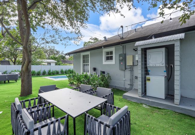 House in Miami - MODERN DESIGN DISTRICT HOUSE 7 GUESTS WITH POOL House in Miami - MODERN DESIGN DISTRICT HOUSE 7 GUESTS WITH POOL