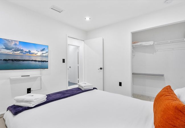 House in Miami - MODERN DESIGN DISTRICT HOUSE 7 GUESTS WITH POOL House in Miami - MODERN DESIGN DISTRICT HOUSE 7 GUESTS WITH POOL